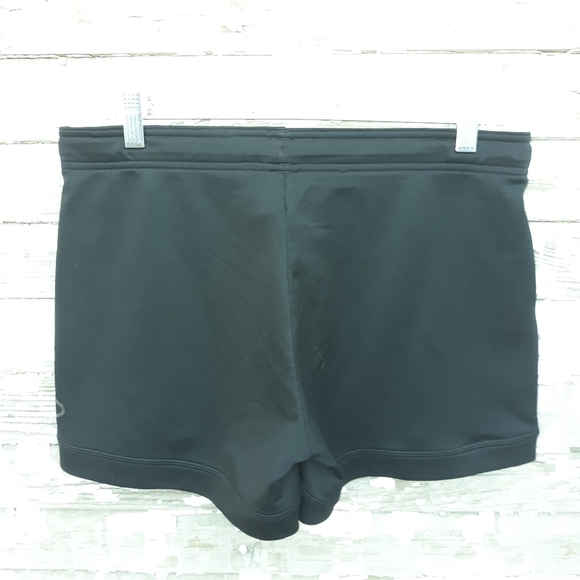 🌟 Under Armour UA semi fitted shorts size medium - Picture 3 of 4